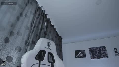 Snapshot of satanbabee_ chatting on December 18, 9:43 pm im expecting 300 thumbs up on my altar online show from December 18, 9:43 pm