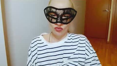 Satinqueen90 online show from October 14, 6:36 am