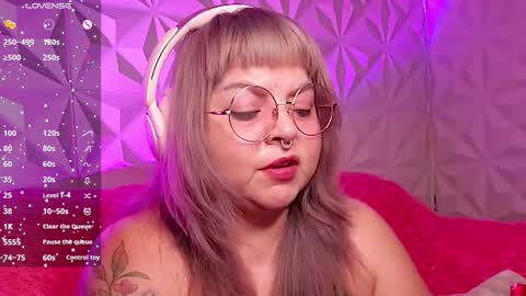 Gina George online show from November 11, 12:21 am