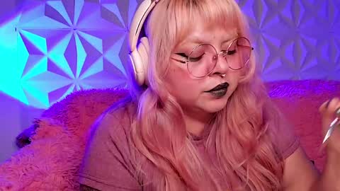 Gina George online show from May 6, 1:14 am