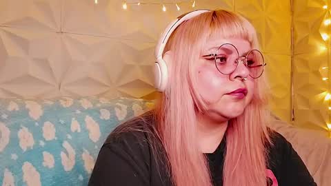 Gina George online show from May 19, 1:00 am