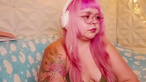 Gina George online show from May 23, 1:44 am
