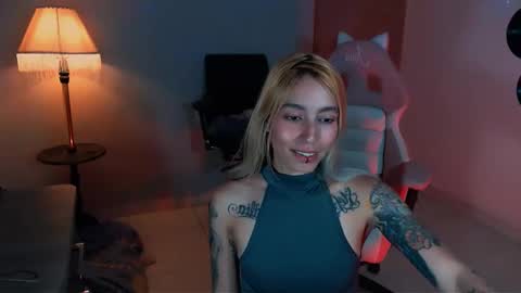 Snapshot of saucy_jenn1 chatting on December 2, 1:58 am I AM JENN  online show from December 2, 1:58 am