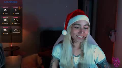Snapshot of saucy_jenn1 chatting on December 15, 9:53 pm I AM JENN  online show from December 15, 9:53 pm
