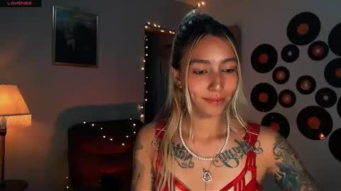 Snapshot of saucy_jenn1 chatting on February 23, 3:35 am I AM JENN  online show from February 23, 3:35 am