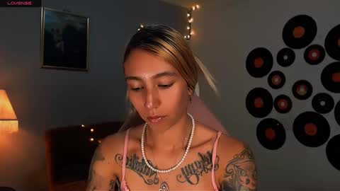 Snapshot of saucy_jenn1 chatting on March 2, 1:26 am I AM JENN  online show from March 2, 1:26 am