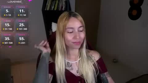 Snapshot of saucy_jenn1 chatting on October 25, 4:09 am I AM JENN  online show from October 25, 4:09 am