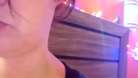 Snapshot of saucybear666 chatting on December 15, 9:13 am SnowBunny online show from December 15, 9:13 am