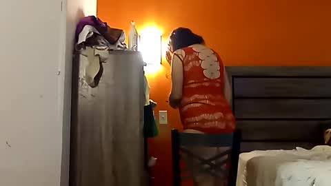 Snapshot of saucybear666 chatting on February 27, 11:37 pm SnowBunny online show from February 27, 11:37 pm