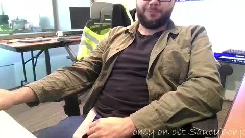 Snapshot of saucybonjo chatting on February 3, 11:32 pm Ben online show from February 3, 11:32 pm