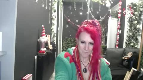 Snapshot of saucysky chatting on December 19, 11:17 am SaucySky online show from December 19, 11:17 am