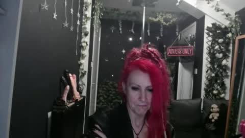 Snapshot of saucysky chatting on February 15, 7:51 am SaucySky online show from February 15, 7:51 am