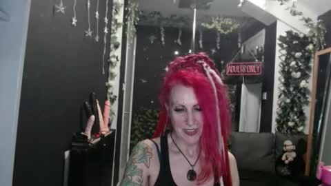 Snapshot of saucysky chatting on February 18, 11:22 pm SaucySky online show from February 18, 11:22 pm