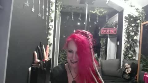 Snapshot of saucysky chatting on February 22, 9:02 pm SaucySky online show from February 22, 9:02 pm