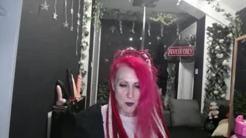 Snapshot of saucysky chatting on February 23, 10:07 pm SaucySky online show from February 23, 10:07 pm