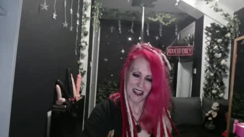 Snapshot of saucysky chatting on February 25, 10:19 pm SaucySky online show from February 25, 10:19 pm