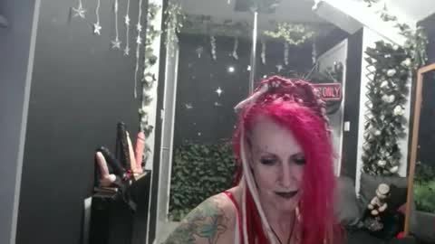 Snapshot of saucysky chatting on February 27, 10:54 pm SaucySky online show from February 27, 10:54 pm