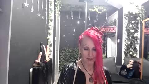 SaucySky online show from April 10, 9:19 pm