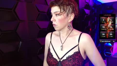 Snapshot of sauvage_lilith chatting on April 24, 3:31 am lilith online show from April 24, 3:31 am