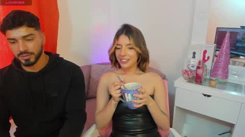 savagesweethearts online show from December 16, 7:10 pm