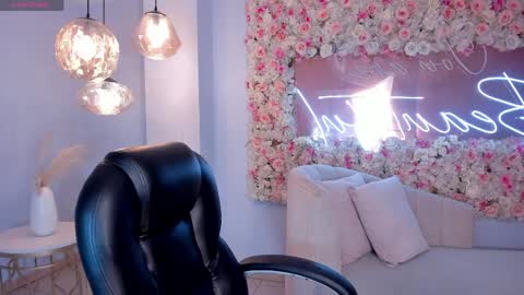 S a v a n n a h  online show from April 3, 12:14 pm