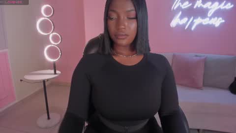 Snapshot of savannahstorm_ chatting on June 15, 1:24 pm S a v a n n a h online show from June 15, 1:24 pm