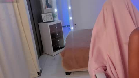 Snapshot of savannahwildee chatting on February 6, 11:32 am Savannahwildee online show from February 6, 11:32 am