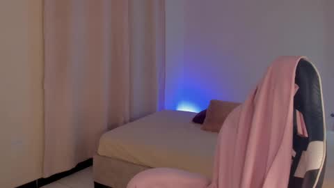 Snapshot of savannahwildee chatting on February 20, 3:52 pm Savannahwildee online show from February 20, 3:52 pm