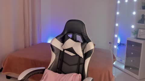 Snapshot of savannahwildee chatting on February 26, 3:19 pm Savannahwildee online show from February 26, 3:19 pm