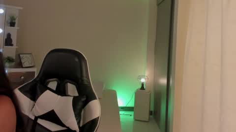 Snapshot of savannahwildee chatting on March 2, 2:32 pm Savannahwildee online show from March 2, 2:32 pm