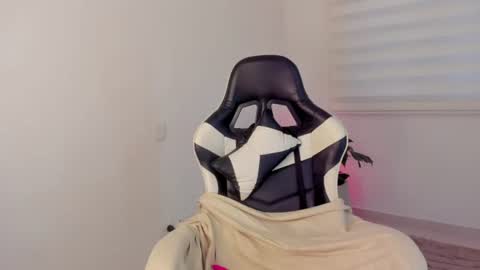 Savannahwildee online show from June 30, 11:22 am