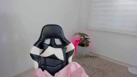 Savannahwildee online show from July 10, 11:46 am