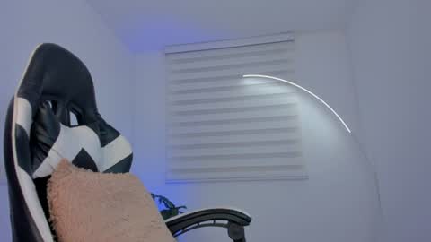 Savannahwildee online show from August 7, 11:01 am