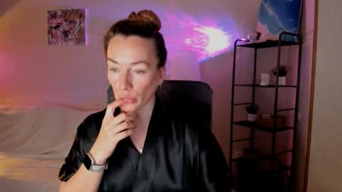 save the qween online show from November 19, 8:36 am