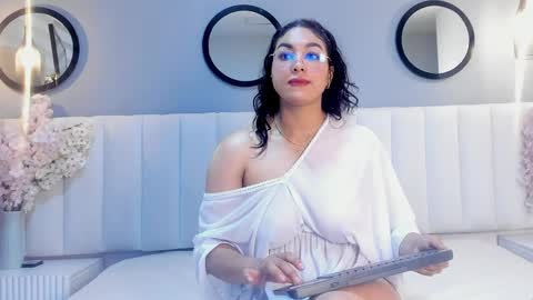 Snapshot of savina_ricci chatting on May 29, 3:26 am savina_ricci online show from May 29, 3:26 am