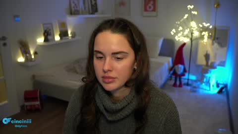 Snapshot of savvage_play chatting on December 16, 7:43 pm Naomi online show from December 16, 7:43 pm