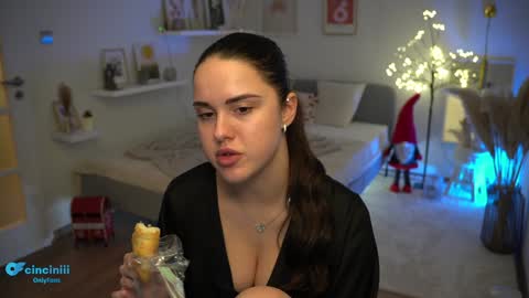 Snapshot of savvage_play chatting on January 4, 7:23 pm Naomi online show from January 4, 7:23 pm