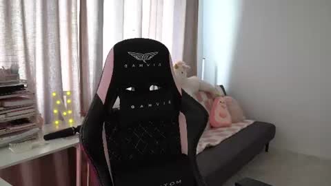 Naomi online show from June 5, 7:14 am