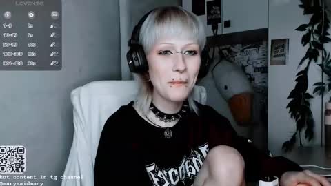 pronoun she. name Mary. age 21. online show from October 18, 6:52 pm