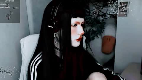 Snapshot of say_mary chatting on November 2, 1:35 pm pronoun she. name Mary. age 21. online show from November 2, 1:35 pm