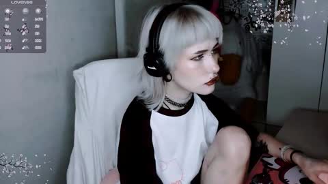 Snapshot of say_mary chatting on November 9, 4:49 pm pronoun she. name Mary. age 21. online show from November 9, 4:49 pm