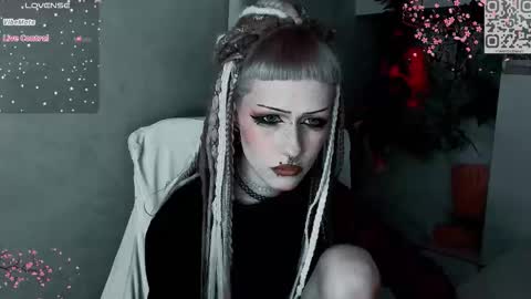 Snapshot of say_mary chatting on December 3, 5:44 pm pronoun she. name Mary. age 21. online show from December 3, 5:44 pm