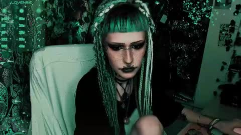 Snapshot of say_mary chatting on January 14, 10:47 pm pronoun she. name Mary. age 21. online show from January 14, 10:47 pm