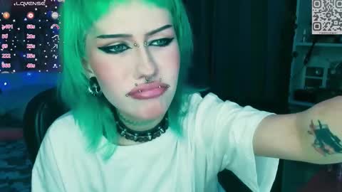 Snapshot of say_mary chatting on February 26, 11:15 pm pronoun she. name Mary. age 21. online show from February 26, 11:15 pm