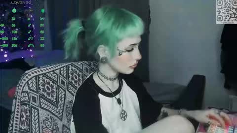 Snapshot of say_mary chatting on March 5, 9:22 pm pronoun she. name Mary. age 21. online show from March 5, 9:22 pm