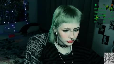 Snapshot of say_mary chatting on March 30, 11:17 pm pronoun she. name Mary. age 21. online show from March 30, 11:17 pm