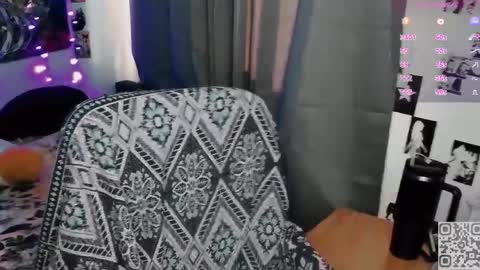 Snapshot of say_mary chatting on April 1, 2:58 pm pronoun she. name Mary. age 21. online show from April 1, 2:58 pm