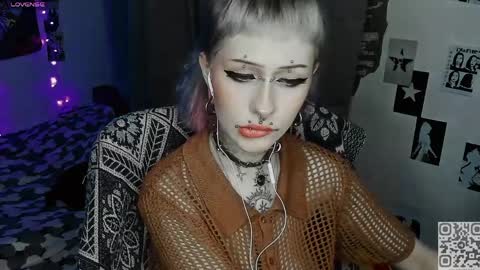 Snapshot of say_mary chatting on April 5, 1:03 am pronoun she. name Mary. age 21. online show from April 5, 1:03 am