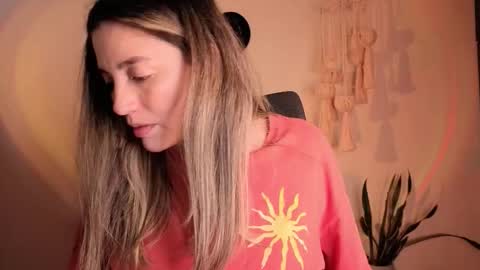 Venus online show from November 19, 5:02 pm