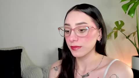 Snapshot of scarett_jackson chatting on February 22, 2:50 am Scarett Jackson online show from February 22, 2:50 am